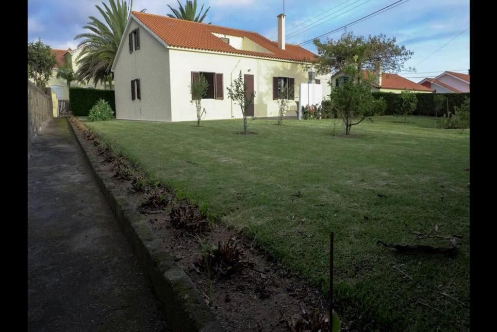 Vila Nova Vila Franca do Campo Esterno foto